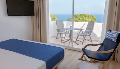 Superior Double Room, Sea View (2 adults + 1 child)