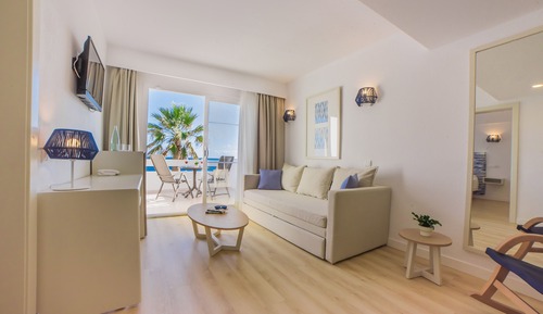 Junior Suite (2 adults + 2 Children)