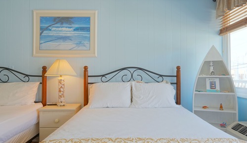 One Room Efficiency 2 Queen Beds, Kitchenette