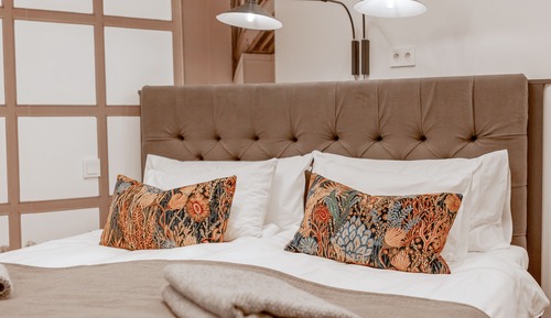 Double Room, No Windows