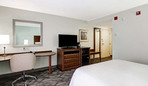 One Queen Bed, Non-Smoking, Accessible