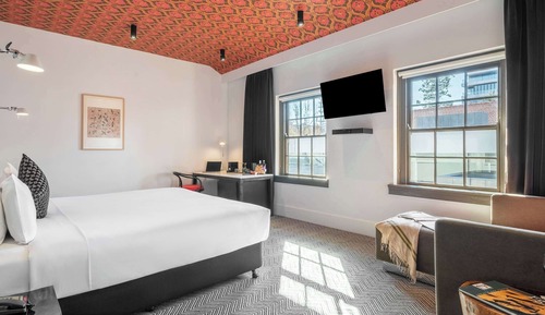 Peppers King Room