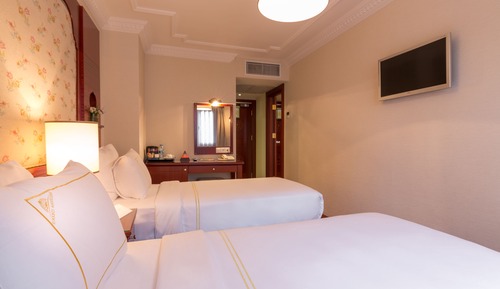 Family Room, Connecting Rooms