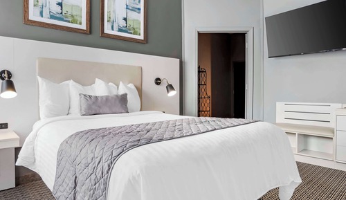 Executive Apartment, 1 Queen Bed, Non Smoking, Kitchen (with Sofabed)