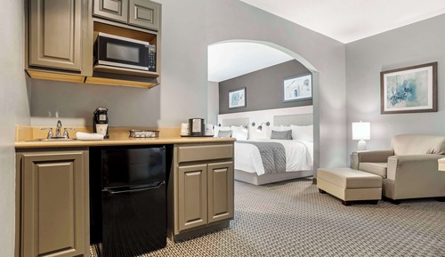 Suite, 2 Queen Beds, Non Smoking, Kitchenette