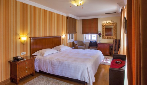 Deluxe Top Floor Room