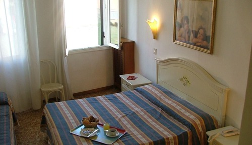 Single Room, Private Bathroom