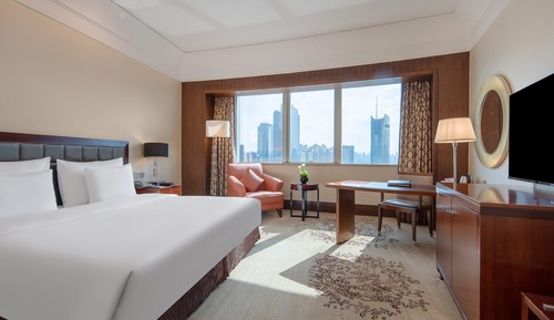 Deluxe Room, 1 King Bed, City View