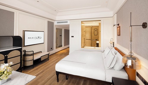 Deluxe king bed room, Garden View