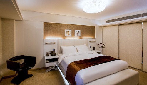 Deluxe Suite