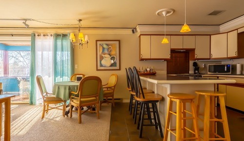 Standard Apartment, Private Bathroom (Greylock - No Pets)