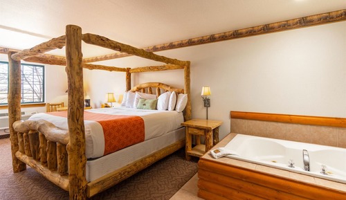 Standard Room, 1 King Bed, Hot Tub