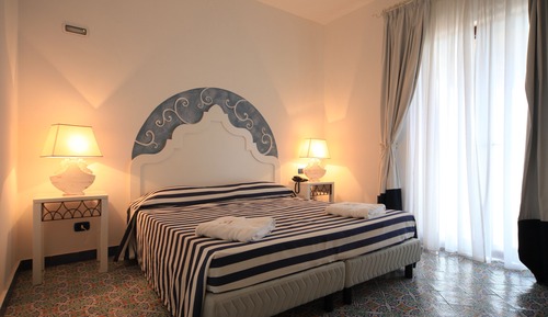 Suite, Sea View