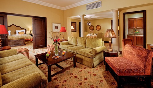 Deluxe Suite (DELUXE SUITE)