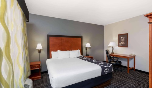 Deluxe Suite, 1 King Bed, Non Smoking (Deluxe Family Suite)
