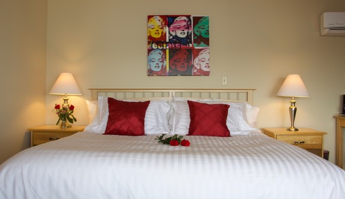 Sideview Superior King Room
