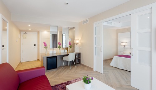 Suite (2 Adults + 1 Child)