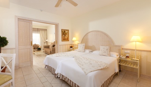 Superior Family Room (2 adults and 1 child)