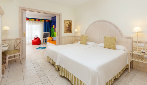 Merlin Room (2 adults and 1 child)