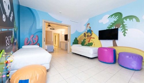 Junior Suite (2 adults and 1 child)
