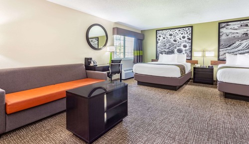 Suite, 2 Queen Beds, Non Smoking