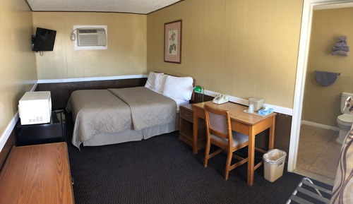 Economy Room, 1 Queen Bed