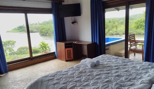 Deluxe with Jacuzzi