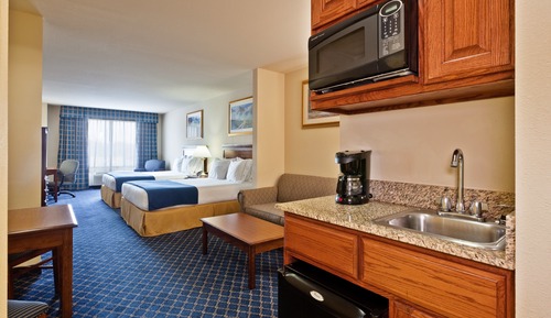 Suite, 2 Queen Beds, Accessible (Accessible Shower)