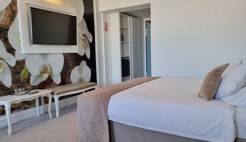 Deluxe Double Room (With Sofa)