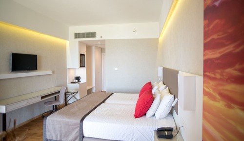 Room, 2 Twin Beds, Accessible, Non Smoking (Garden View)