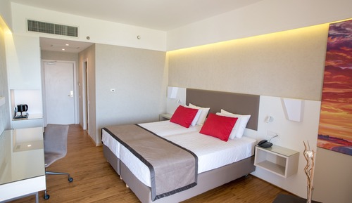 Room, 1 King Bed, Non Smoking, Garden View