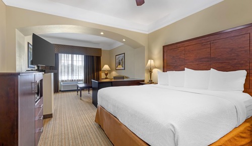 Suite, 1 King Bed, Accessible, Bathtub