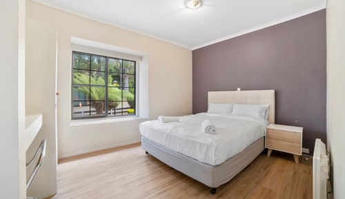 2 Bedroom Queen Apartment