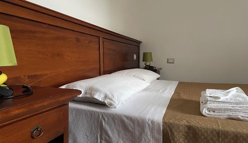 Appartamento Comfort , 1 camera da letto , un soggiorno con angolo cottura , vista montagne