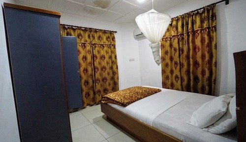 Basic Single Room, 1 Large Twin Bed, Accessible