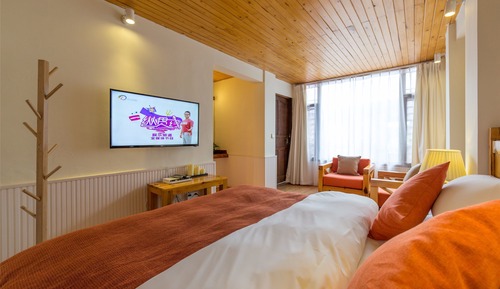 Boutique Queen Room 