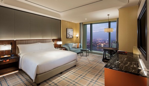 Deluxe Room, 1 King Bed, River View