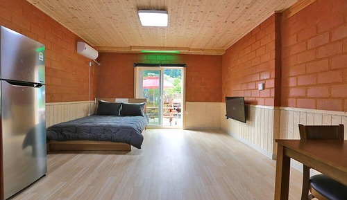 Double Room (Pogeunhan Room)