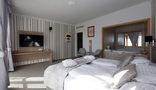 Deluxe Room, 1 Queen Bed, Hot Tub