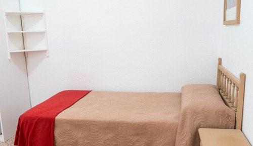 Single Room, Shared Bathroom (Interior)