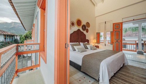 Deluxe Room (2)