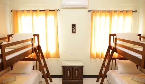 Premier Quad Room: 2-4 People