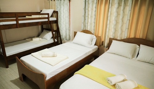 Deluxe Room: 2-5 People