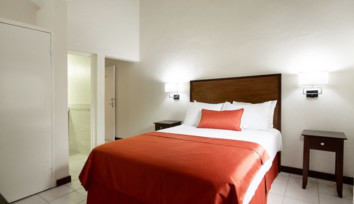 Single Room, 1 Queen Bed, Private Bathroom
