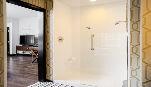 Standard Room, 1 King Bed, Mobility Accessible (Communications, Roll-In Shower)