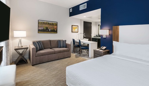 Suite, 1 King Bed, Accessible (Hearing)