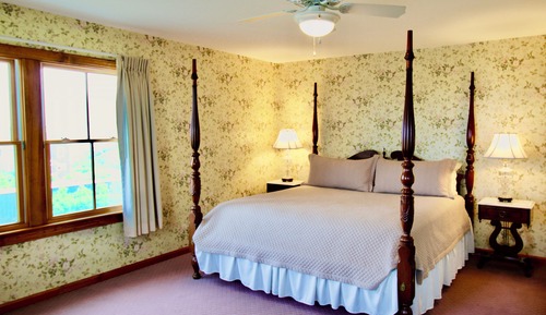 Room, 1 King Bed, Non Smoking, Partial Ocean View