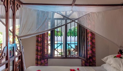 Pool Front Room