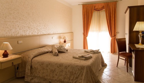 Suite, Jetted Tub