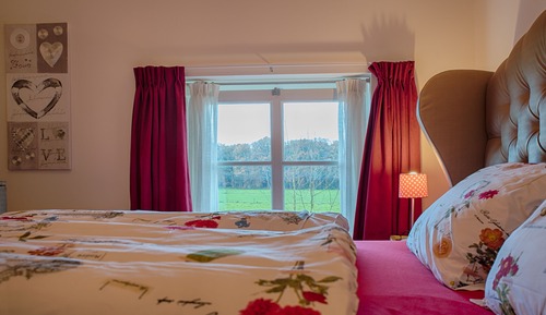 Honeymoon Room, 1 King Bed, Garden View